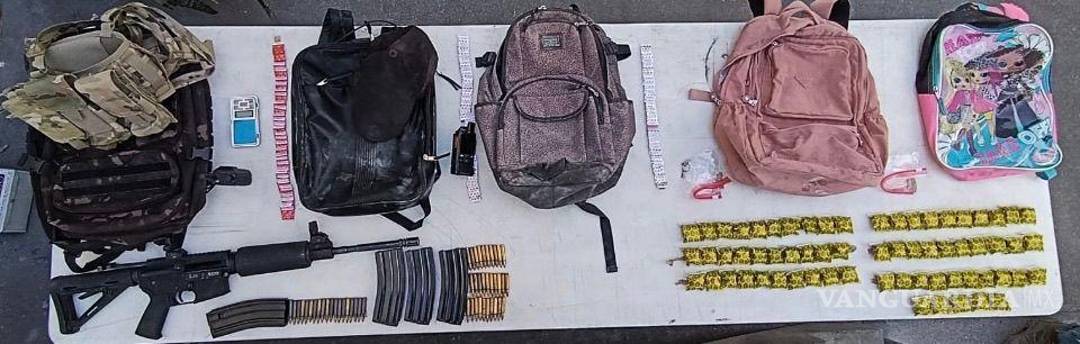 $!Un saldo de un hombre abatido, 10 detenidos, entre ellos una mujer, dejó un enfrentamiento entre autoridades y civiles armados en Lampazos de Naranjo y Montemorelos, Nuevo León.