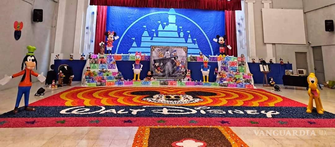 $!¿Ya viste estos altares en Saltillo? Dedicados a familiares, Walt Disney, Juan Gabriel, Cri-Cri y más (Fotos)