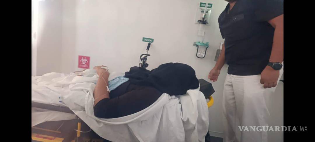 $!El oficial fue trasladado a un hospital de especialidades en Saltillo, donde permanece internado por las lesiones sufridas.