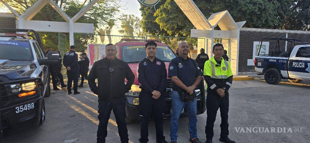 $!Personal de Protección Civil y Bomberos de Torreón realizó rondines y verifica instalaciones para garantizar la seguridad de los visitantes en los panteones municipales.
