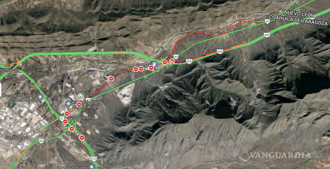$!Tráfico totalmente detenido en la Monterrey-Saltillo. Incendio frena a automovilistas