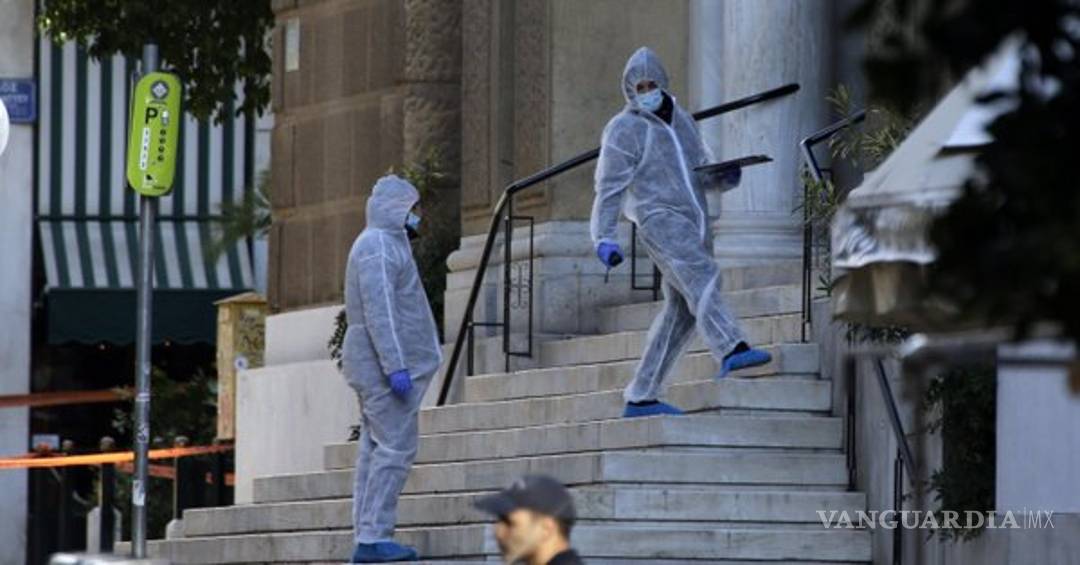 $!Explosión de artefacto en iglesia de Grecia deja un policía herido