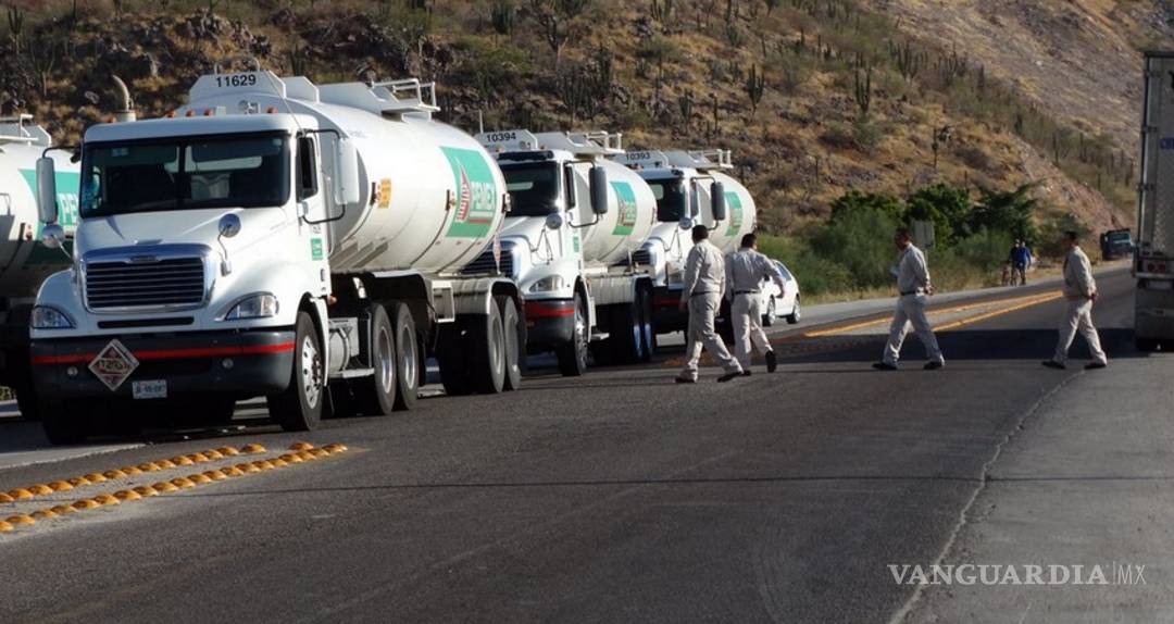 $!Contratar conductores de pipas sin experiencia es riesgoso, advierte exsecretario de Turismo