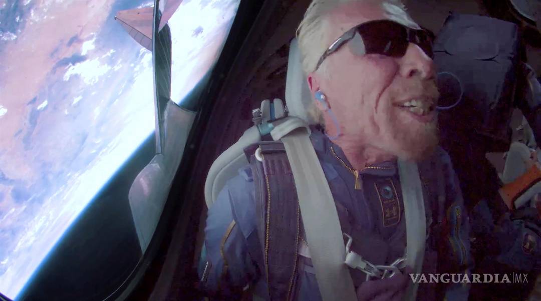 $!Richard Branson finalmente cumple su sueño y llega al espacio en su propio avión