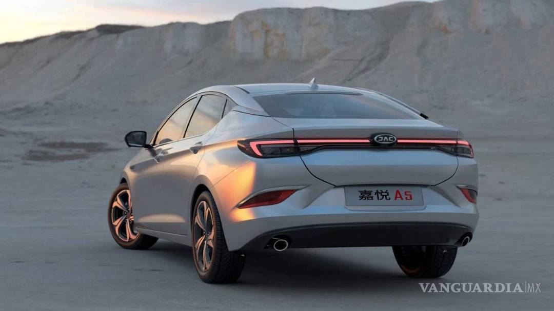 $!JAC J7 llegará a México, así es el sedán chino que plantará cara al Jetta