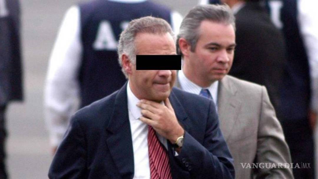 $!Juan Collado presentó una denuncia contra Julio Scherer ante la FGR por extorsión y tráfico de influencias.