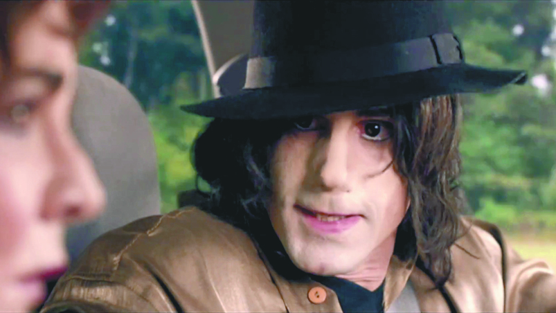 $!Paris Jackson, indignada con Joseph Fiennes