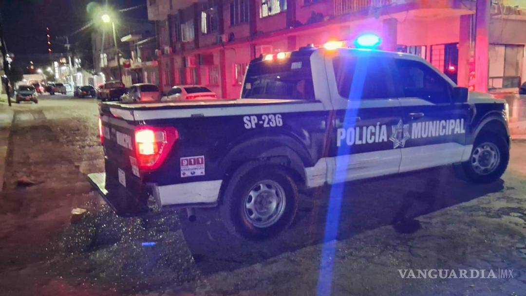 $!Patrullas y unidades tácticas rodearon la privada Cuauhtémoc durante el aseguramiento del inmueble.