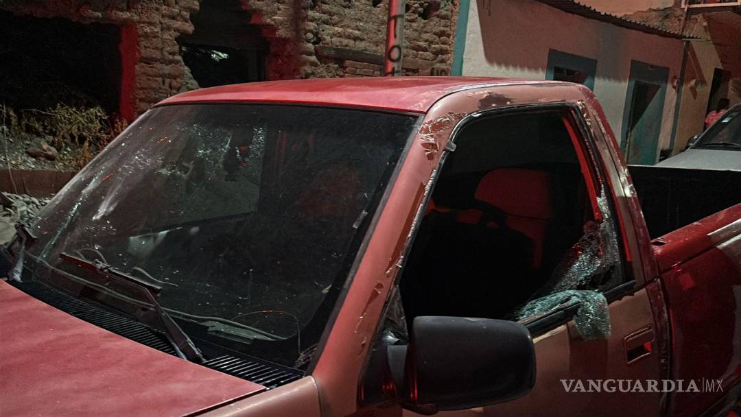 $!Vecinos señalaron que los agresores pertenecían a la pandilla “Huajucos” del Ojo del Agua, quienes atacaron la vivienda y los vehículos estacionados.