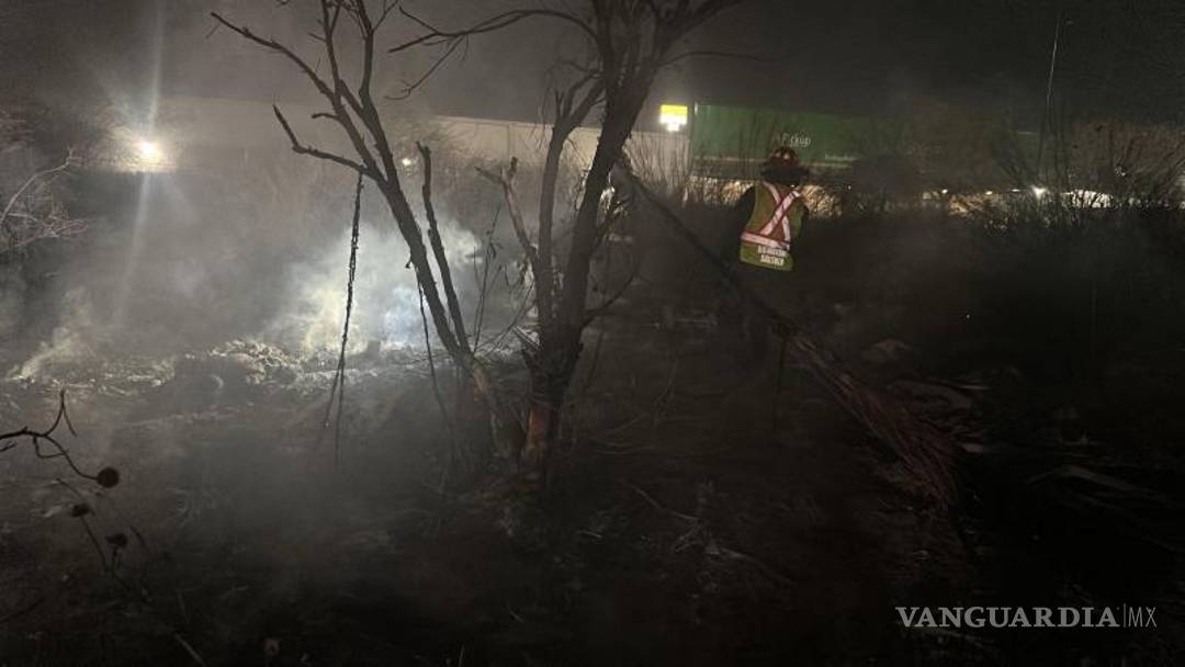 $!Bomberos sofocaron las llamas y localizaron un cuerpo completamente calcinado.