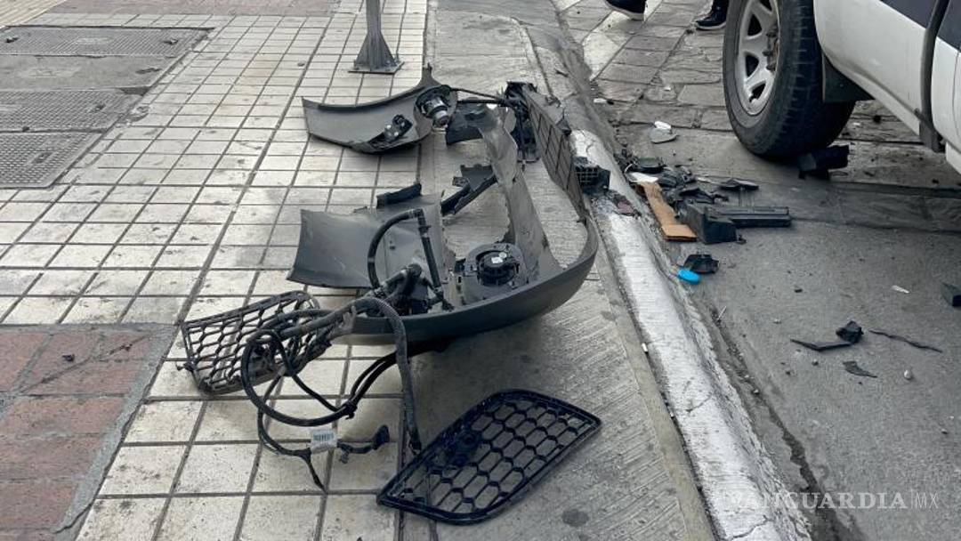 $!Los restos de los autos también se hicieron a un lado.