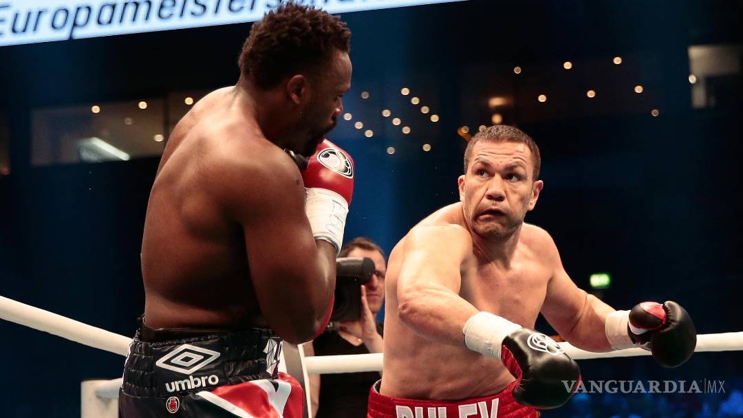 $!Boxeador que besó a periodista sin su consentimiento se queda sin licencia para pelear