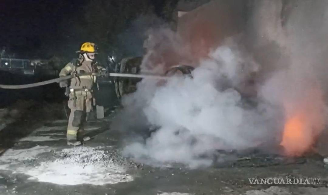 $!Habitantes del sector señalaron que el terreno baldío ya ha sido escenario de incendios similares, por lo que solicitaron mayor presencia de autoridades.