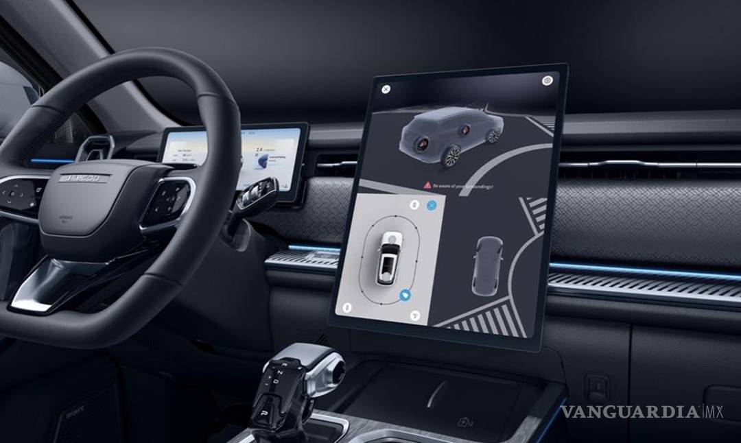 $!El interior destaca por su pantalla vertical de 14.8” y equipamiento premium, incluyendo sistema de sonido Sony y conectividad completa.