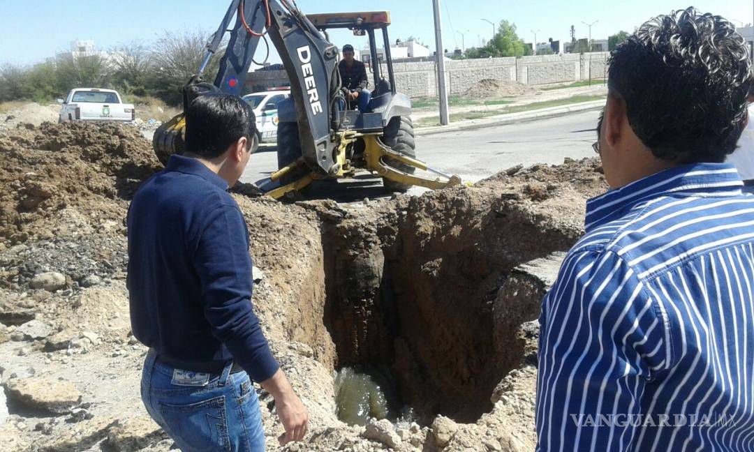 $!Colapso de colector inunda de aguas negras más de 120 casas en Torreón