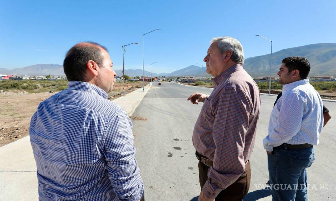 $!El alcalde José María Fraustro Siller lideró la supervisión de la construcción del puente vehicular Zaragoza-Mirasierra.