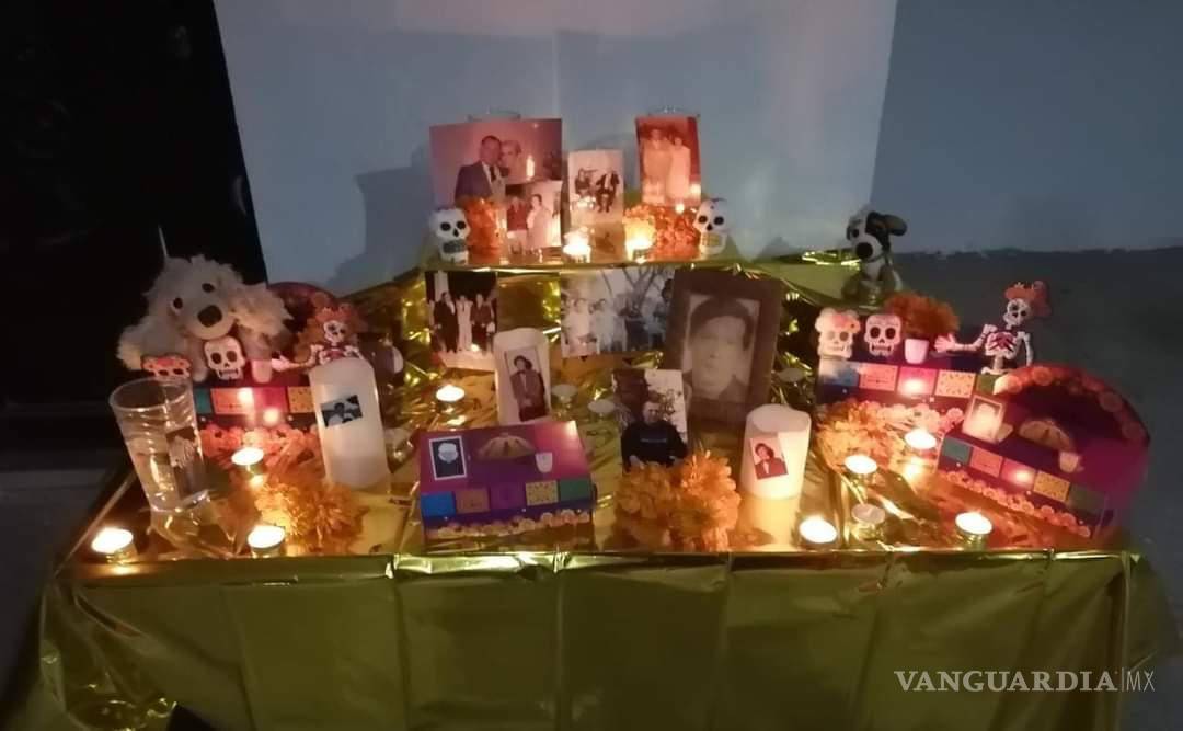 $!¿Ya viste estos altares en Saltillo? Dedicados a familiares, Walt Disney, Juan Gabriel, Cri-Cri y más (Fotos)