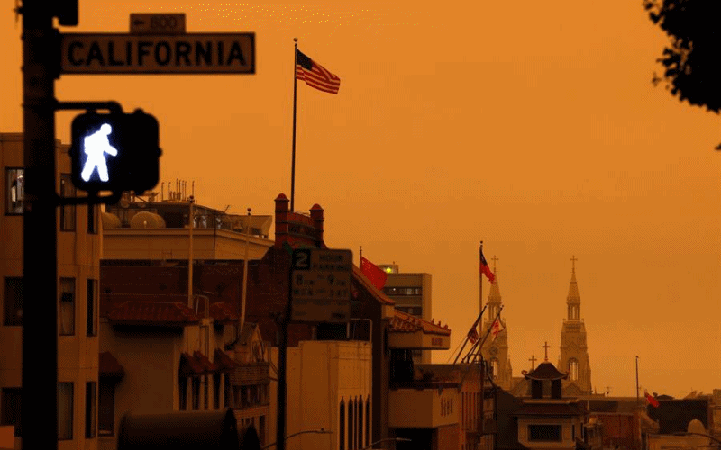 $!Incendios forestales pintan de un color naranja apocalíptico el cielo de San Francisco