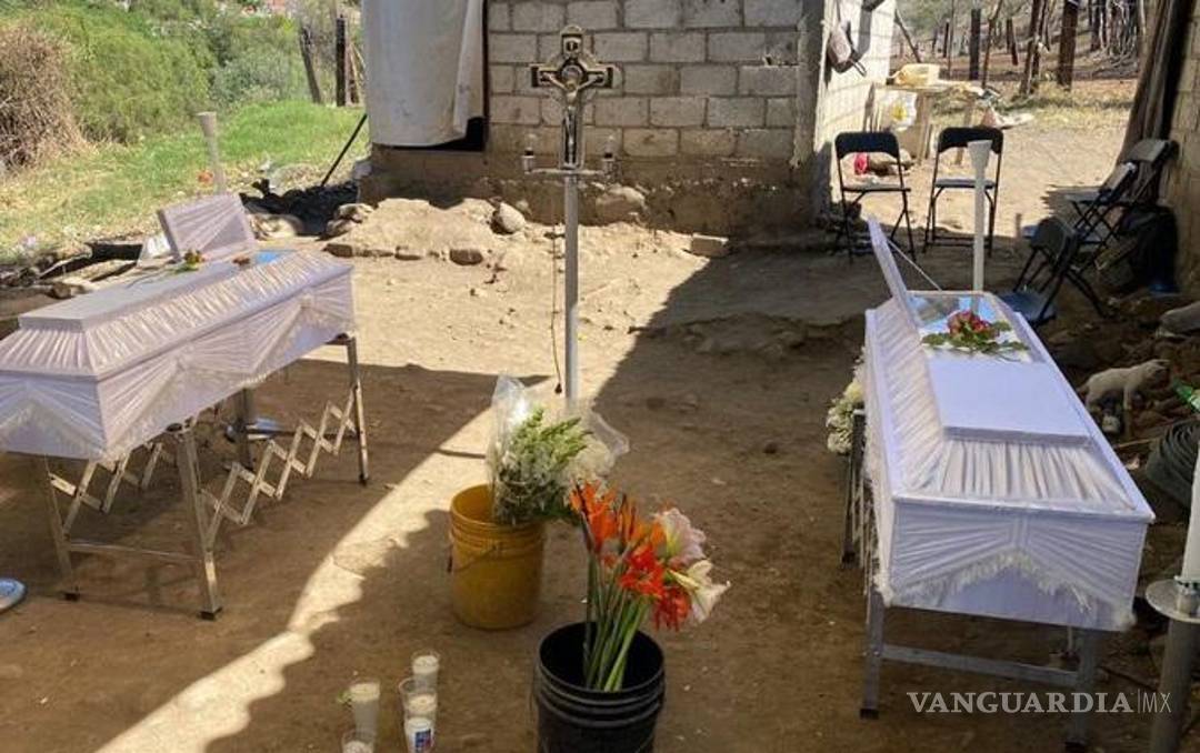 $!Con un modesto funeral despidieron a los menores