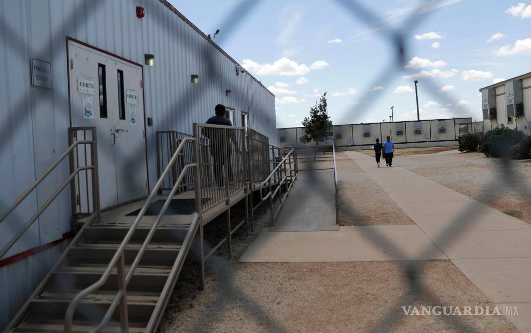 $!Las autoridades federales están reforzando la capacidad que tienen en espacios donde se detienen a los migrantes que no comprueban su estancia legal.