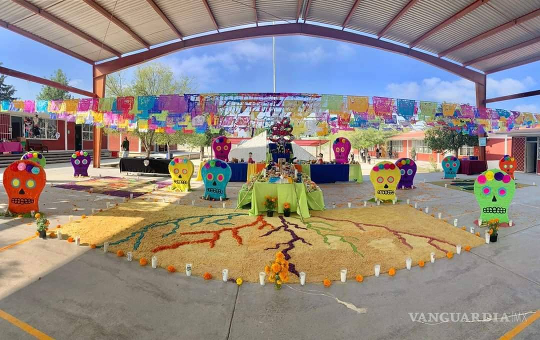 $!¿Ya viste estos altares en Saltillo? Dedicados a familiares, Walt Disney, Juan Gabriel, Cri-Cri y más (Fotos)