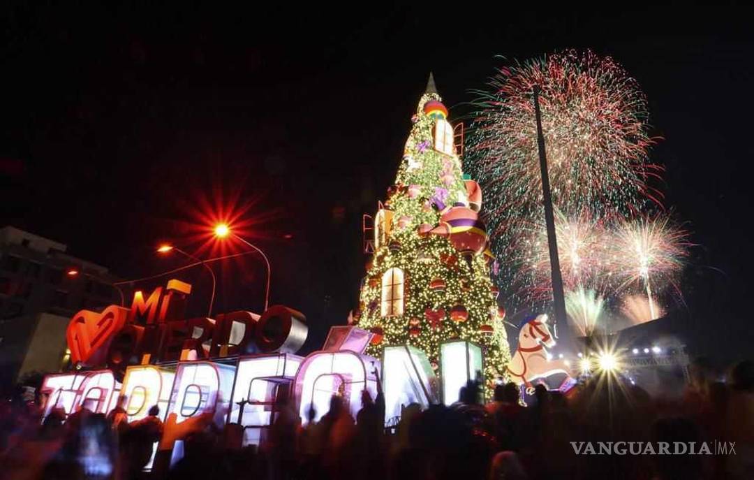 $!El Gobernador agradeció a su esposa Paola por su participación al hacer realidad este proyecto y encargarse de los eventos de Navidad para todo el Estado de Coahuila.