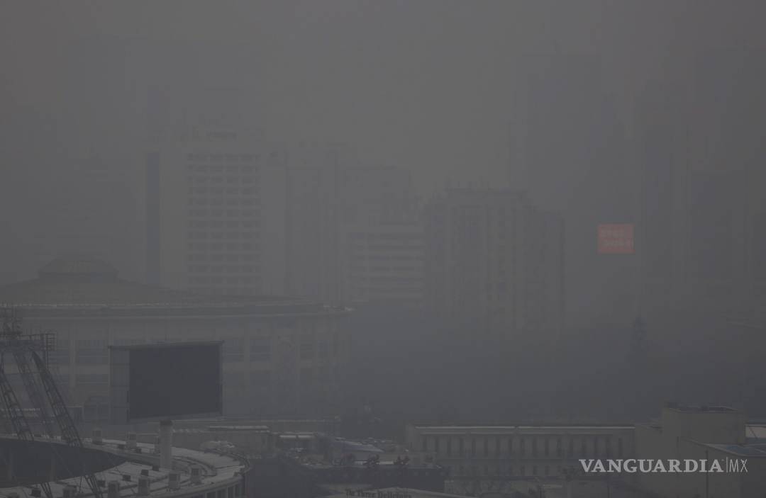 $!Pekín queda envuelta en la peor nube de smog de los últimos meses