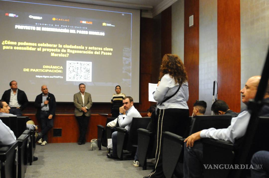 $!Asistentes dialogan con autoridades sobre movilidad, accesibilidad y preservación arquitectónica del corredor.