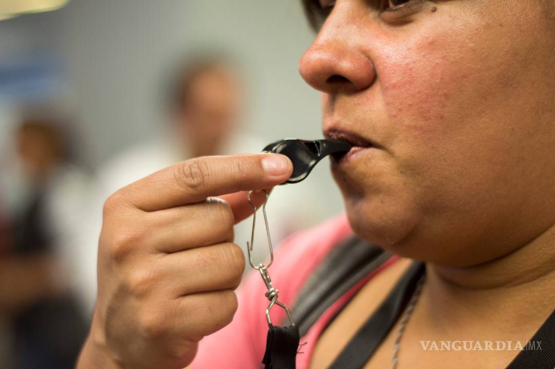 $!Sólo dos mujeres han usado el silbato contra acoso en el Metro