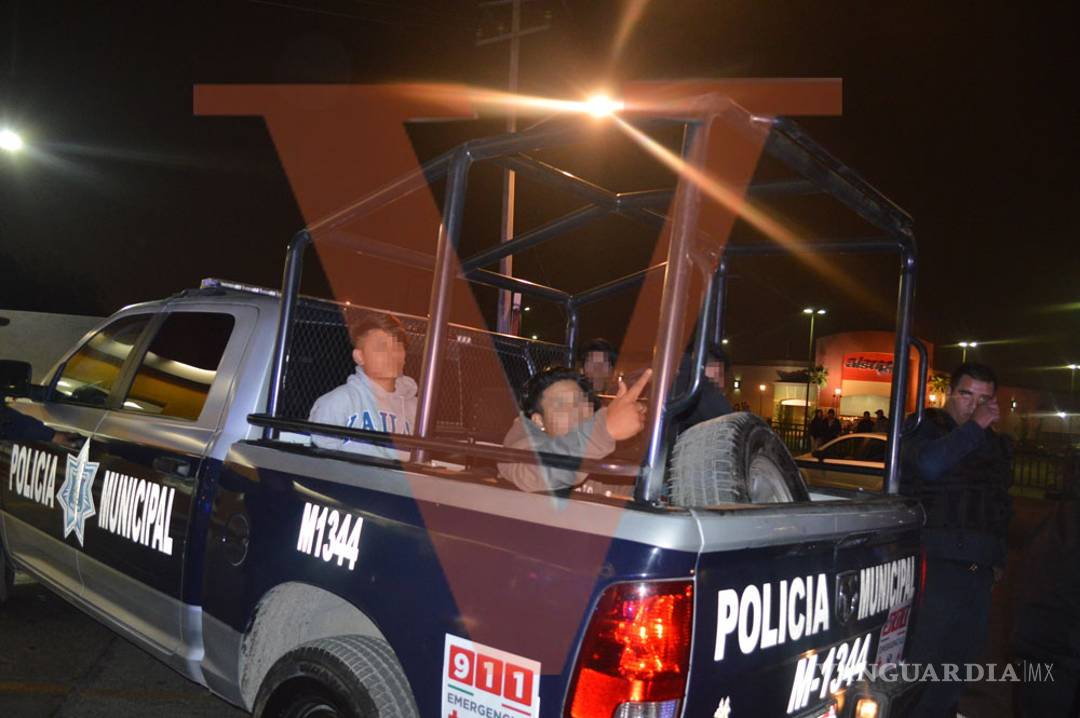 $!Afirman hay saqueos en Saltillo; evacuan varias tiendas