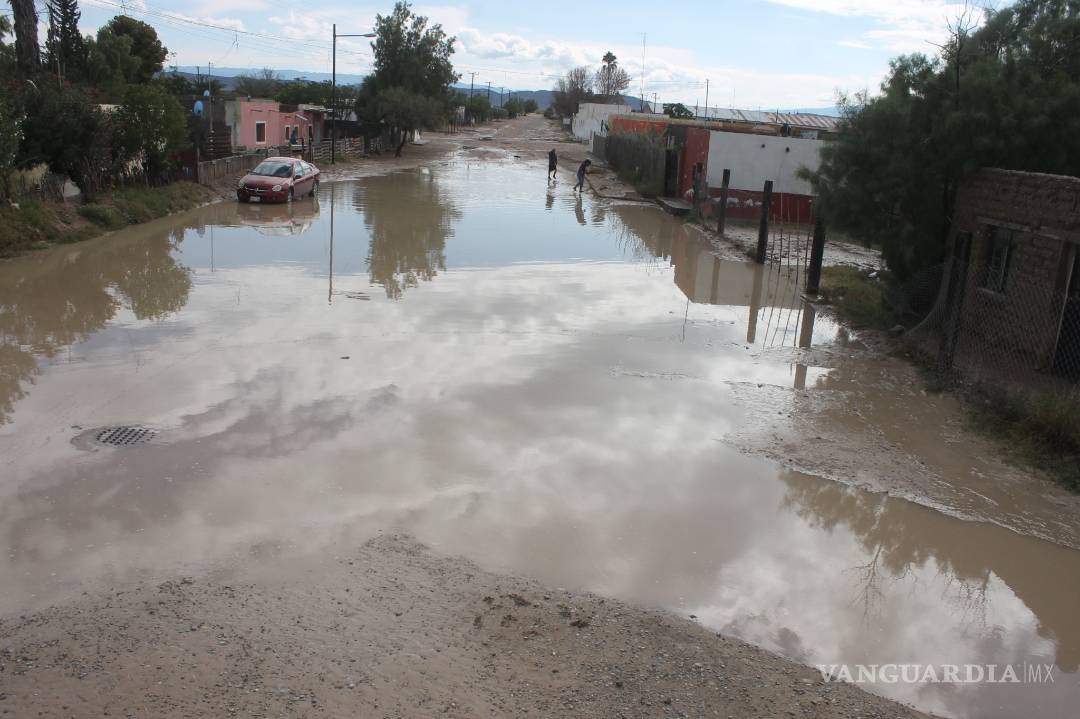 $!Lluvia provoca inundación en ejido de Parras de la Fuente
