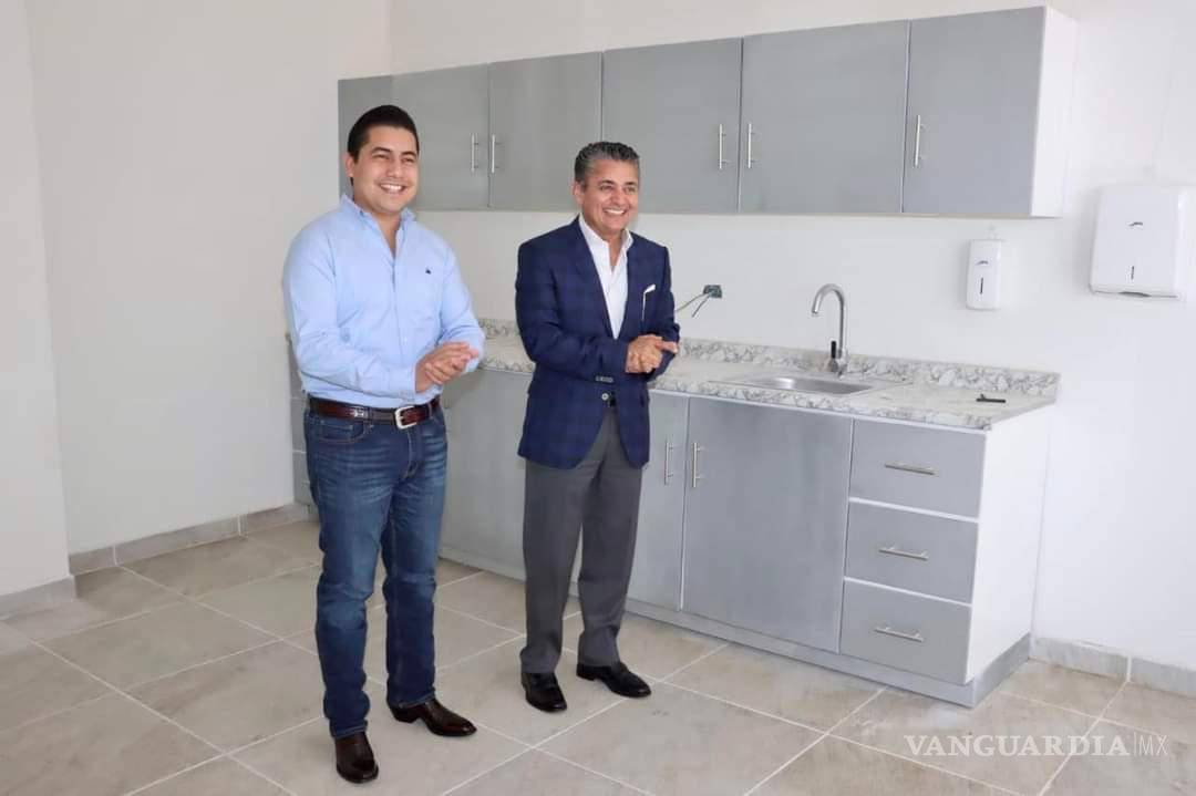 $!Las modernas instalaciones serán inauguradas el 15 de diciembre anunció el alcalde, al acompañar al magistrado presidente del Tribunal Superior de Justicia en Coahuila. Cortesía