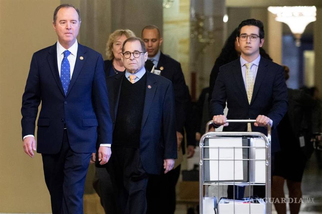$!Al final de su argumentación los demócratas acusan a Trump de abusar de su cargo