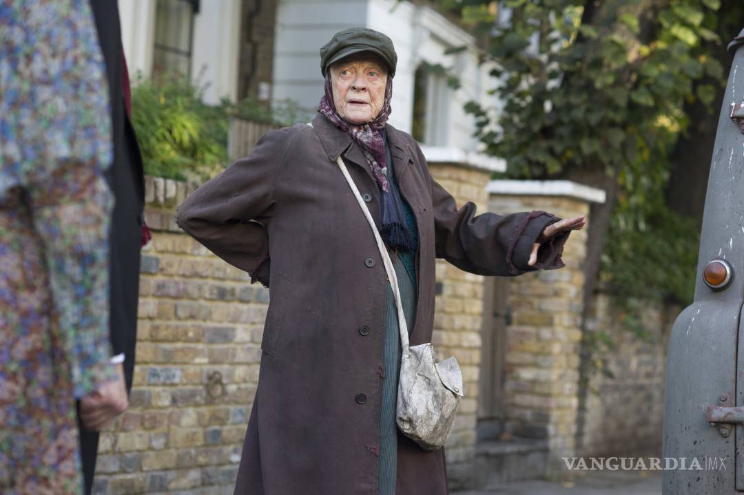 $!Maggie Smith deja atrás “Downton Abbey" con "Lady in the Van"