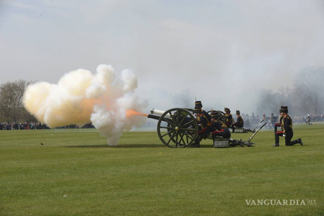 $!La reina celebra su cumpleaños con homenajes y alta popularidad