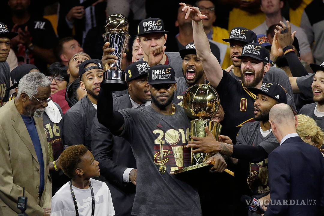 $!"Hicimos historia y el trofeo va a casa": LeBron cumple su promesa a Cleveland