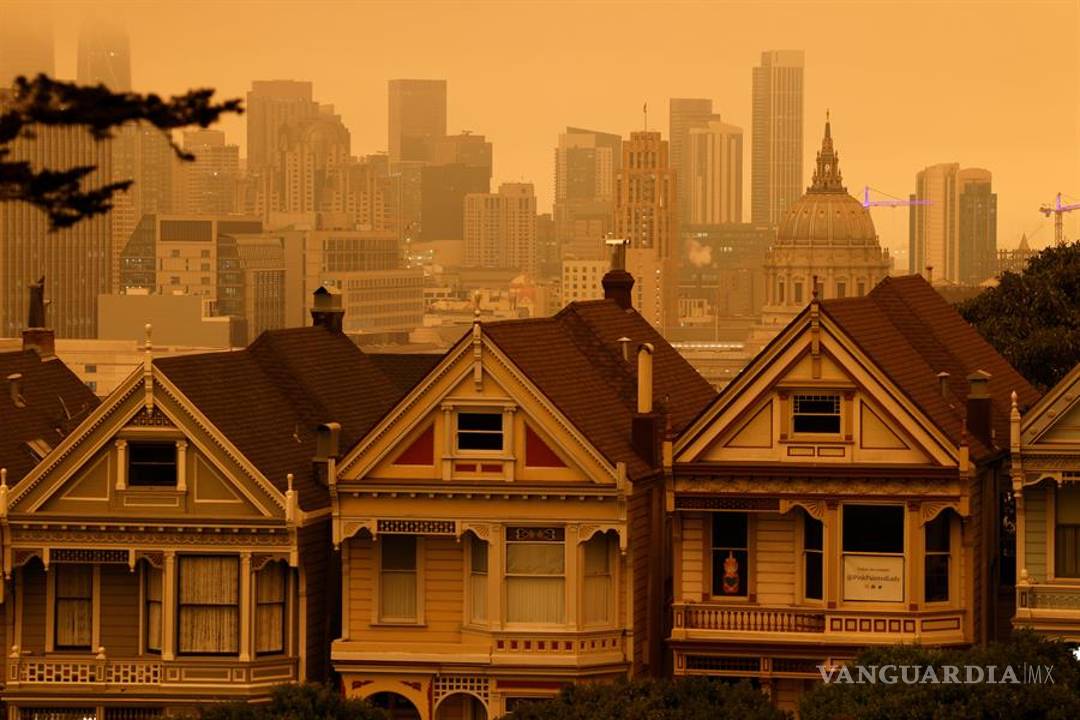 $!Incendios forestales pintan de un color naranja apocalíptico el cielo de San Francisco