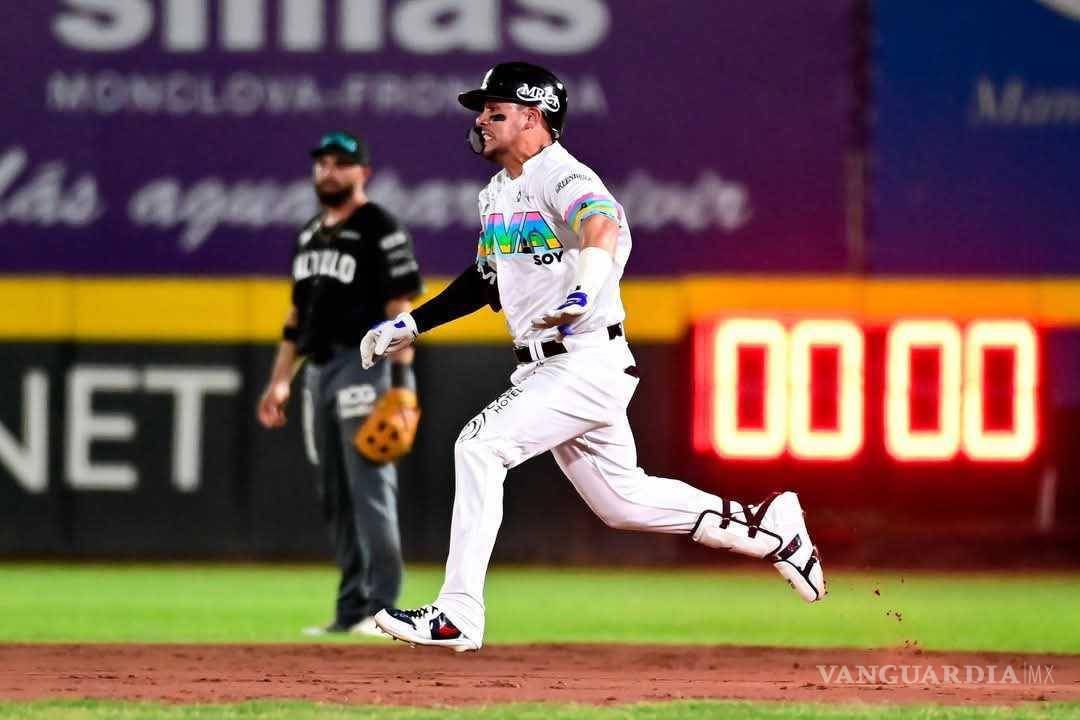 $!Amador entró al plato para definir un partido que se fue 8-8 hasta la novena entrada.