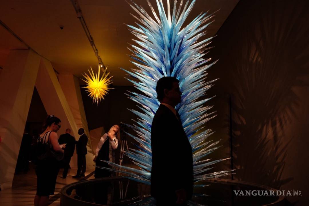 $!Dale Chihuly, maestro del colorido vidrio soplado en gran dimensión
