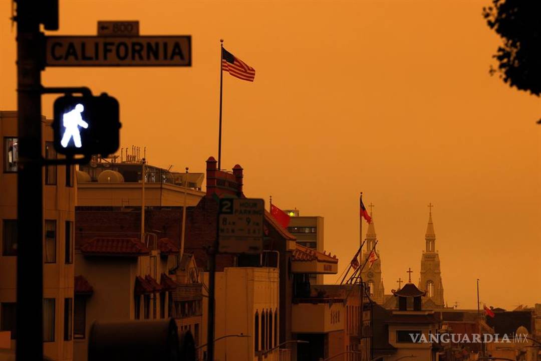 $!Incendios forestales pintan de un color naranja apocalíptico el cielo de San Francisco
