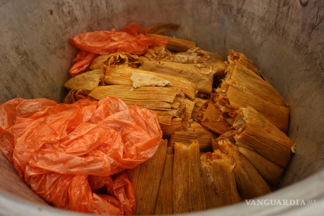 $!La tradición del tamal sigue vigente en mercados y calles de la región.