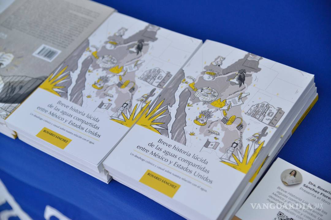 $!El gerente general de Agsal presentó el libro “Breve Historia Lúcida de las Aguas Compartidas entre México y Estados Unidos”, de la científica saltillense Rosario Sánchez.