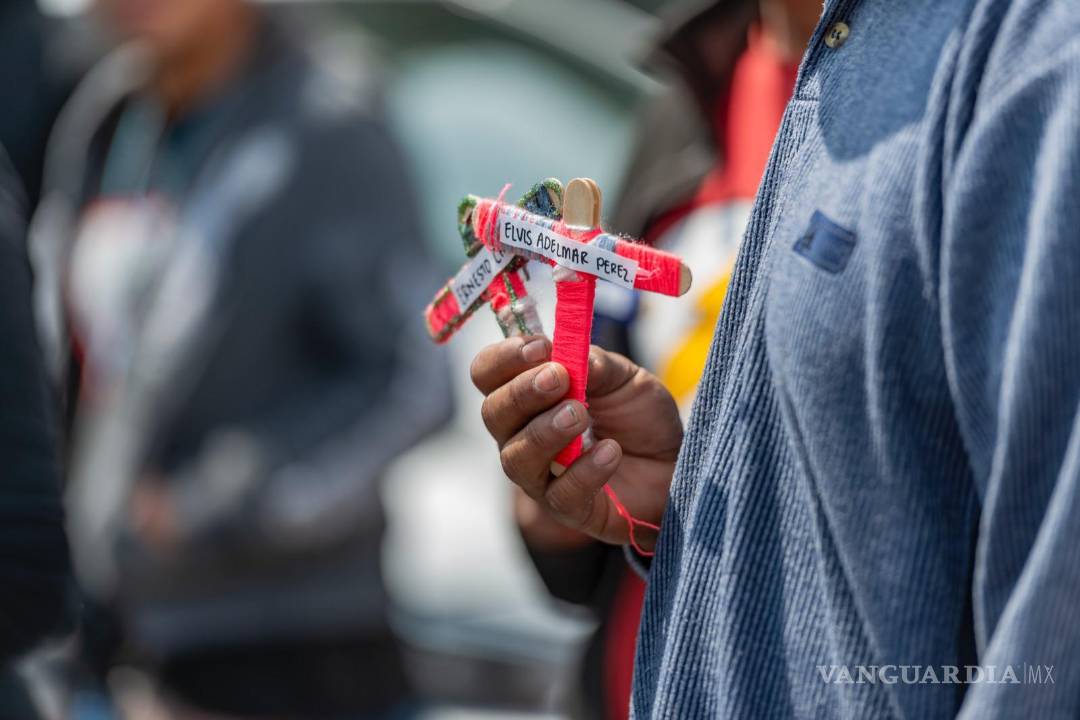 $!Este Vía Crucis también estuvo dedicado a las 39 personas migrantes que murieron en el incendio de la Estación Migratoria de Ciudad Juárez.