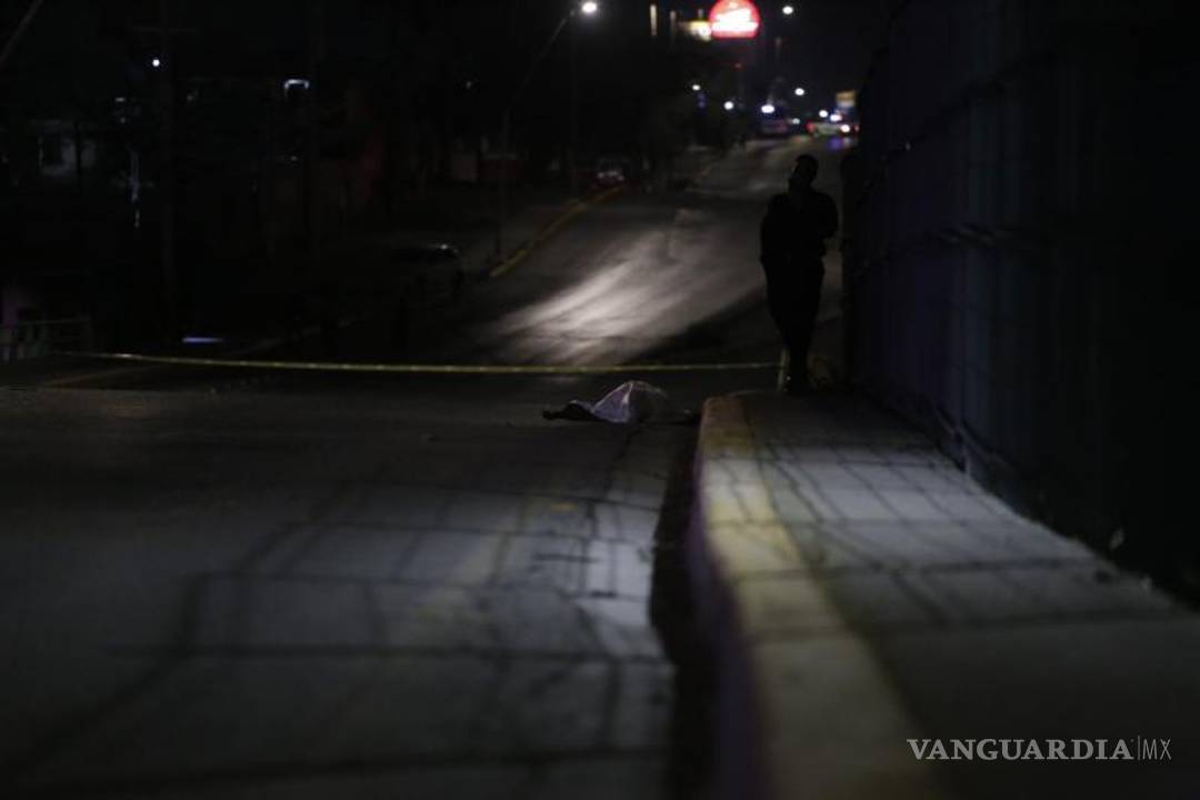 $!El cuerpo del hombre permaneció abandonado en el lugar de los hechos hasta que fue reportado.