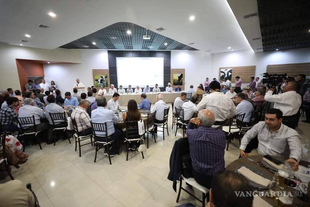 $!A este evento acudieron autoridades estatales, federales y municipales de Torreón.