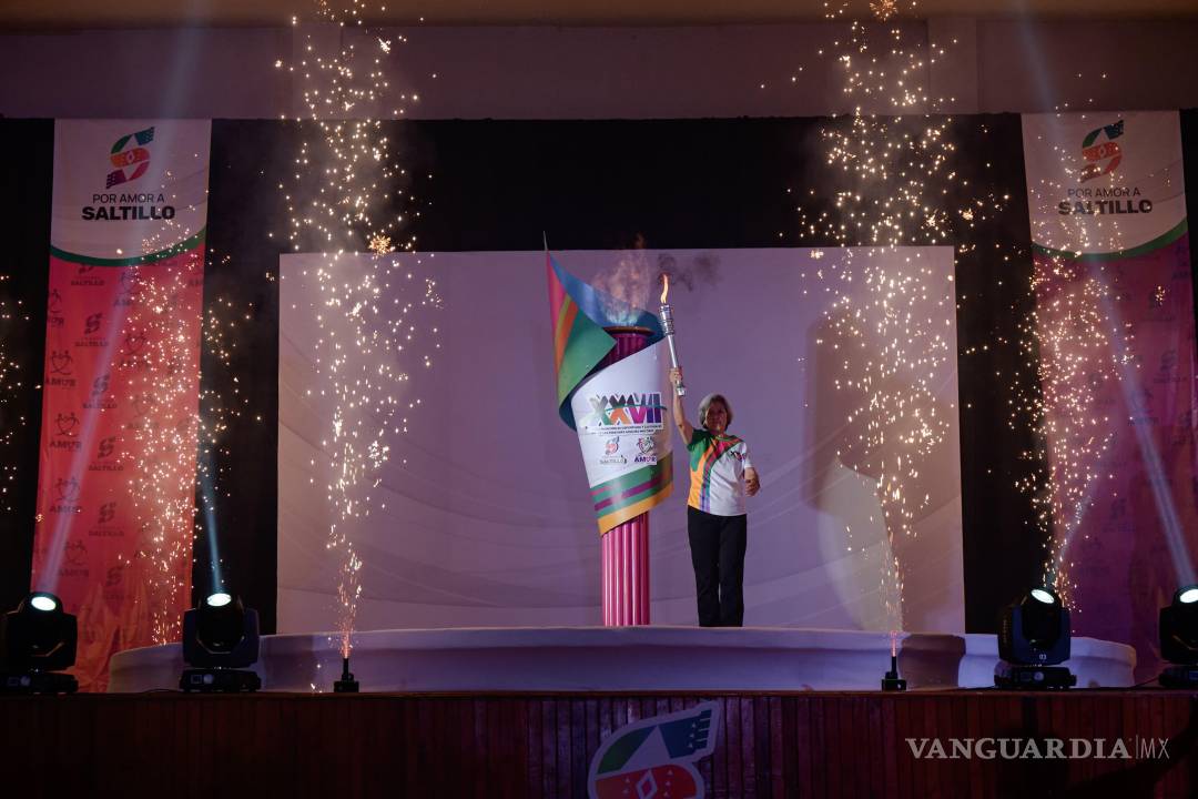 $!El alcalde Javier Díaz González, quien recordó su sueño de competir en Juegos Olímpicos, hizo un llamado a todos los adultos mayores a seguir persiguiendo sus sueños, sin importar la etapa de la vida en la que se encuentren.