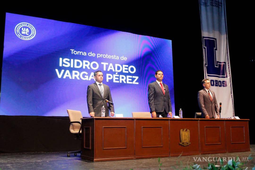 $!Tadeo Vargas Pérez participó (i) como candidato único en el proceso electoral de la Universidad Autónoma de Coahuila