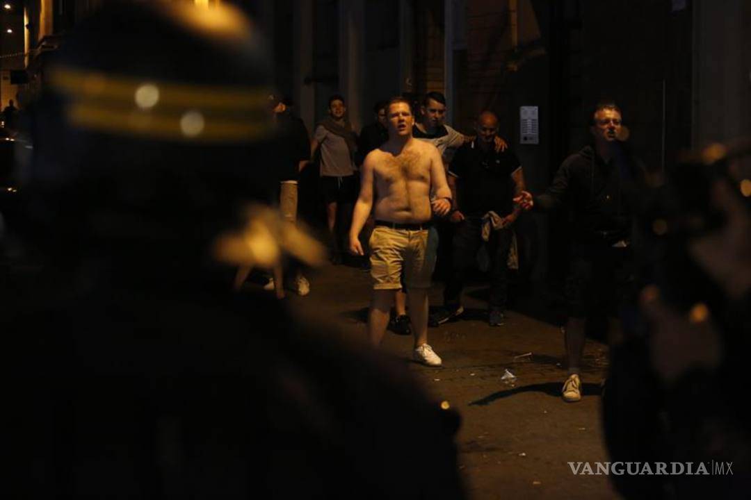 $!36 detenidos en otro día de violencia en la Eurocopa