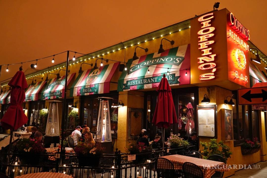 $!Incendios forestales pintan de un color naranja apocalíptico el cielo de San Francisco