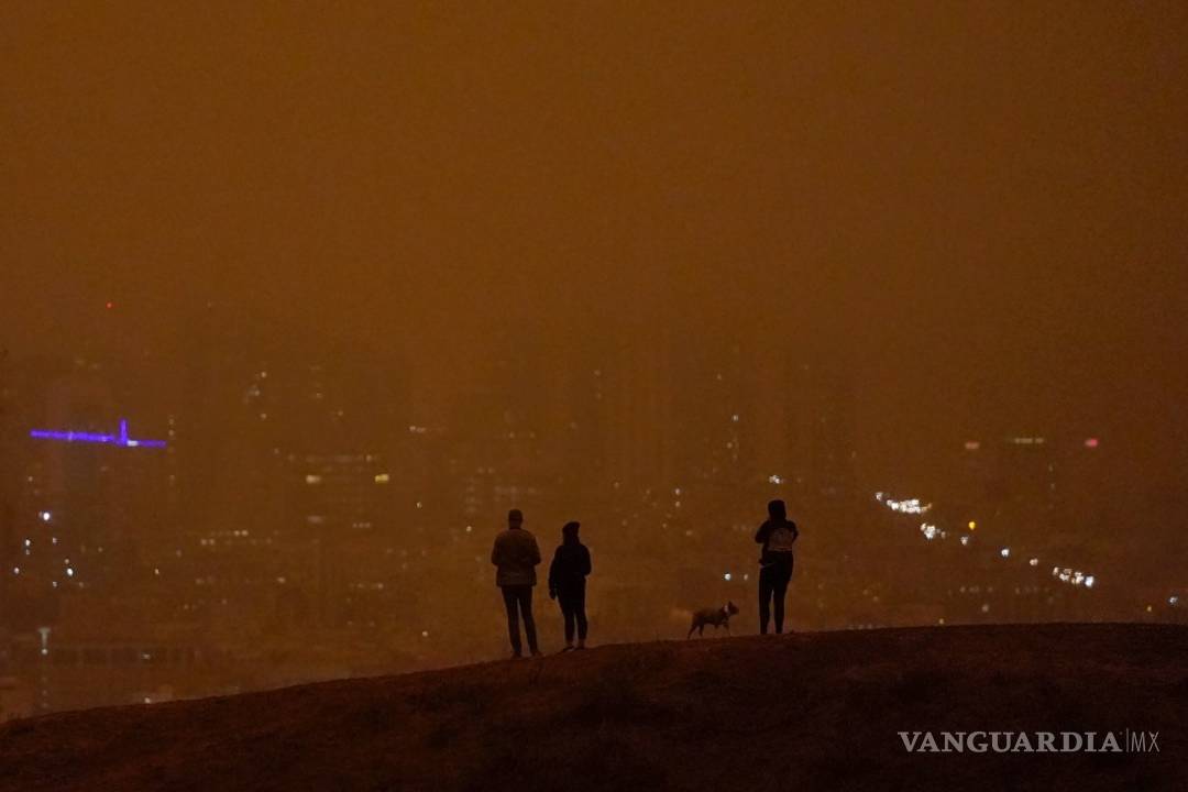 $!Incendios forestales pintan de un color naranja apocalíptico el cielo de San Francisco